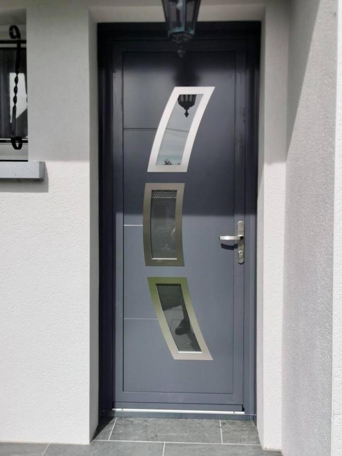 Porte d'entrée modèle TARO gris anthracite 