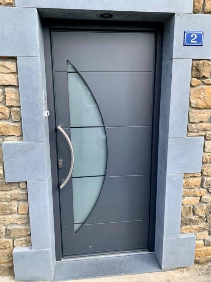 Porte d'entrée gris anthracite extérieur