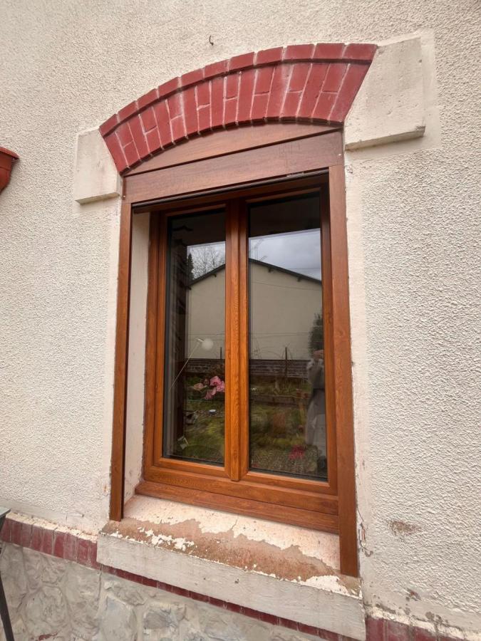 Fenêtre 2 vantaux en PVC chêne doré 