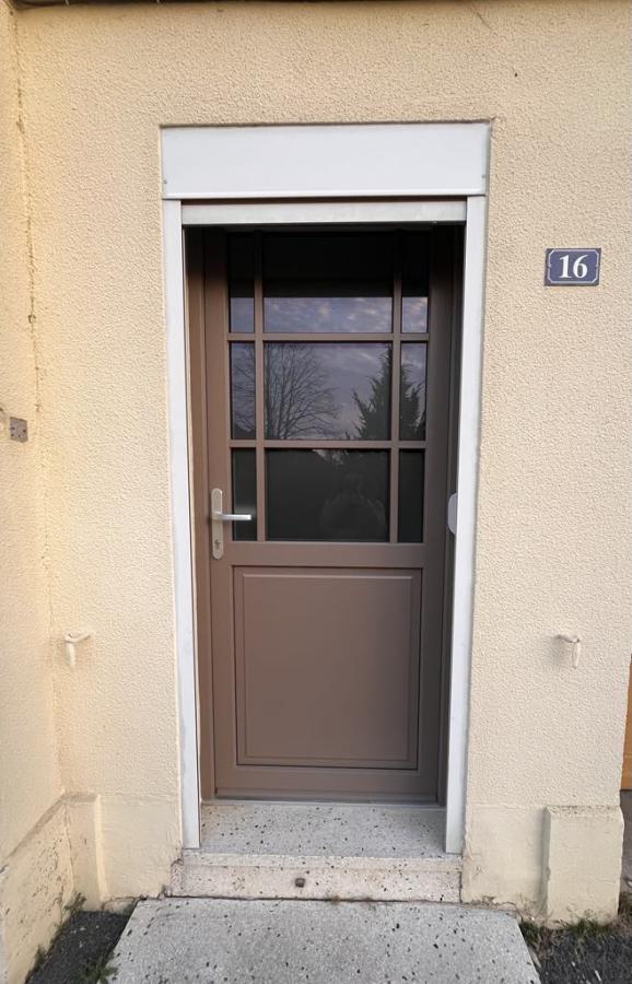 Porte d'entrée en PVC 