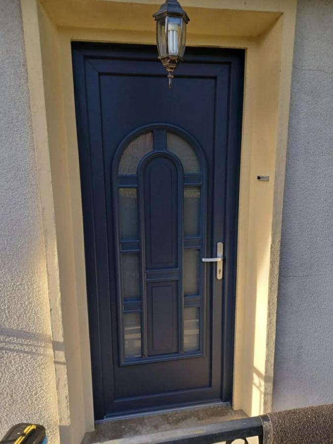 Porte d'entrée en PVC 