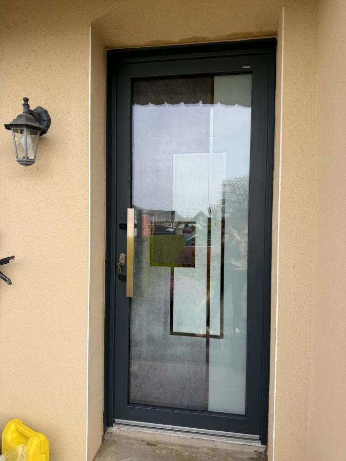 Porte d'entrée en PVC / Alu 